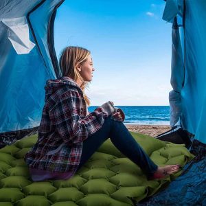 SleepMat, nafukovací podložka s opěrkou hlavy